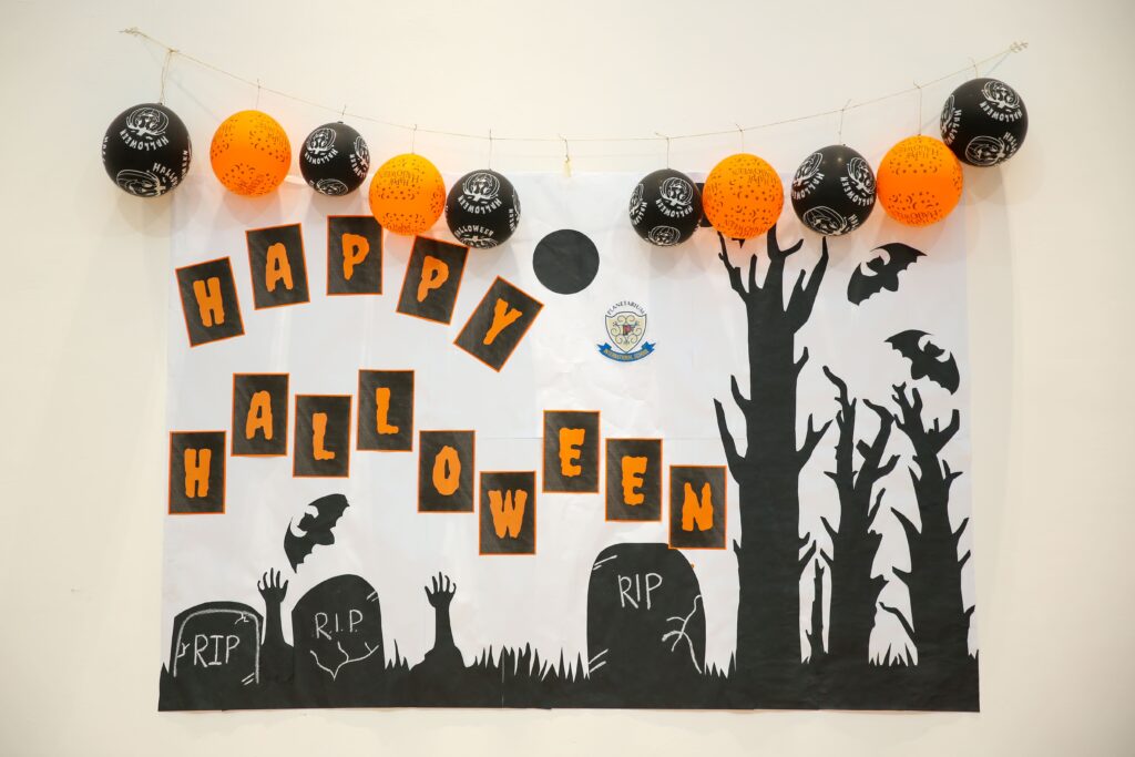 Halloween-wall-decoration-pism
